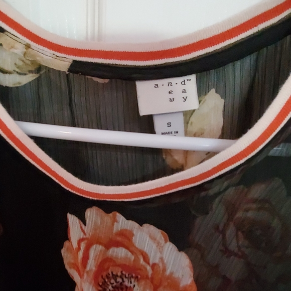 Top - Picture 2 of 3